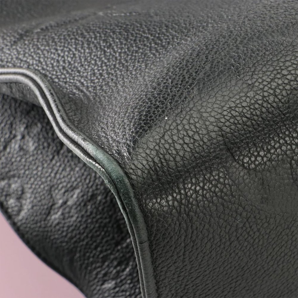 Louis Vuitton OnTheGo GM Tote in Monogram Giant Empreinte Leather - Picture 9 of 13